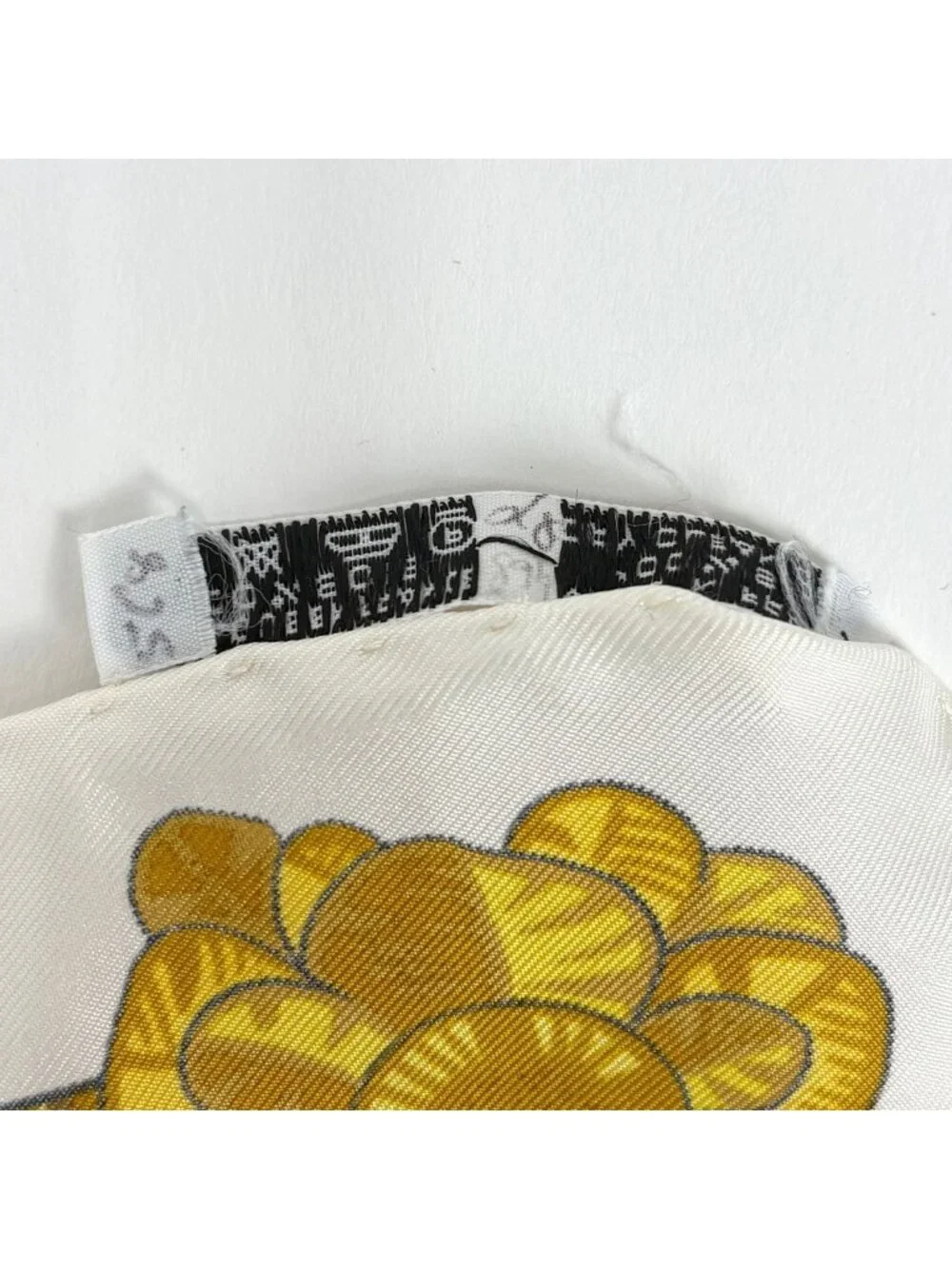 Hermes Carre 90 Armets en Panache Feathered Knight Helmet Scarf Silk White